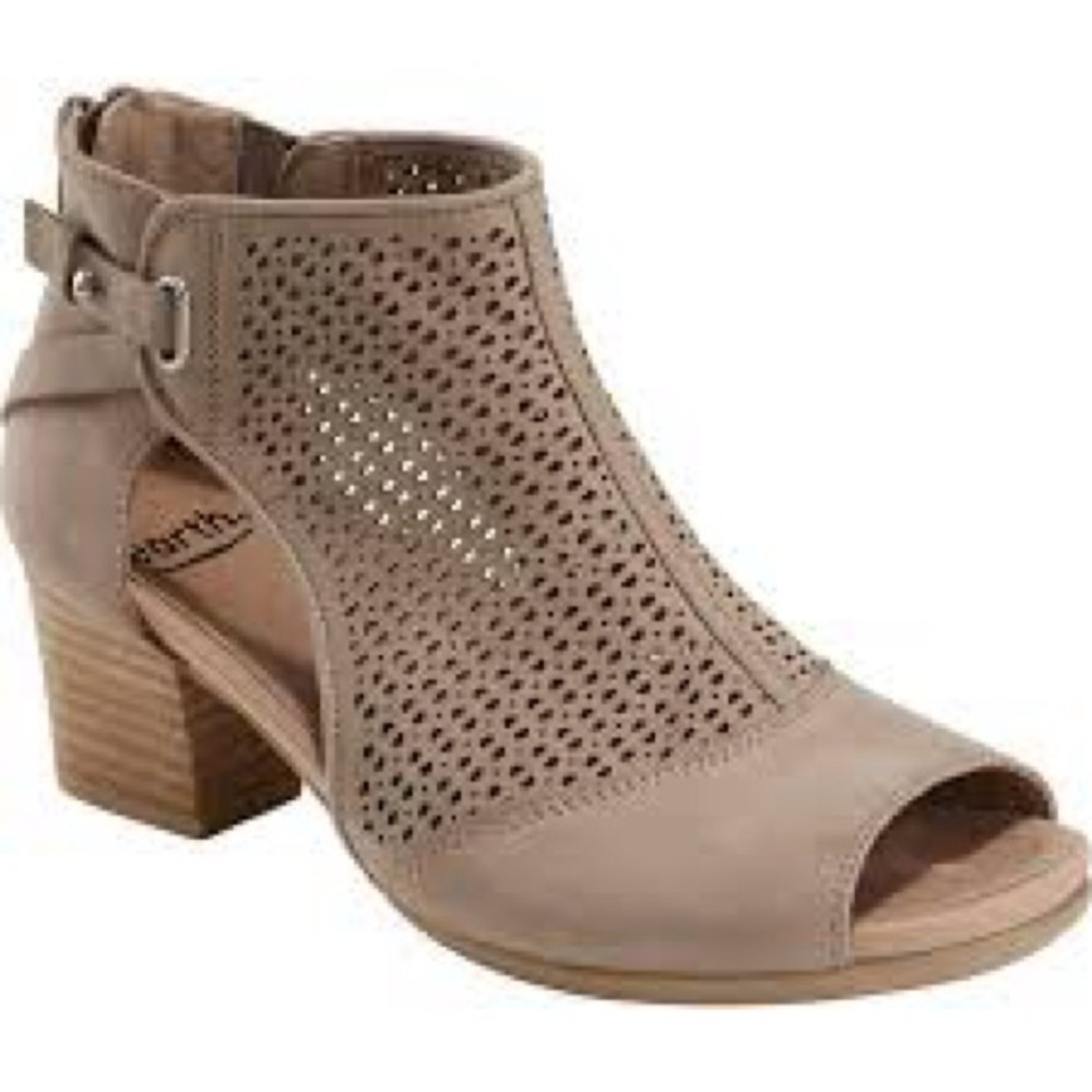 EARTH (comfort brand) Black laser cut Ankle Booties 7.5 WIDE New in Box